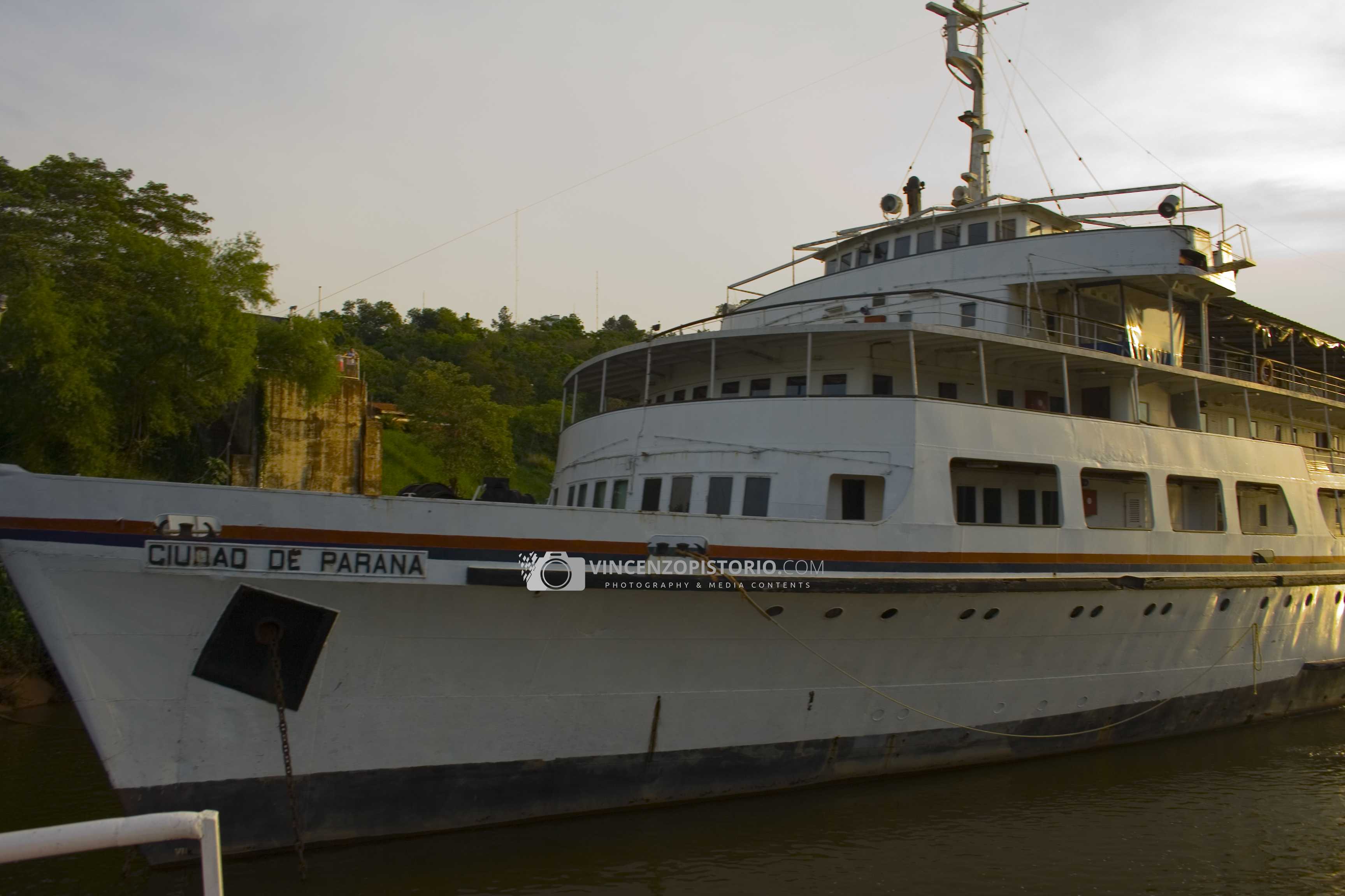 A boat at Puerto Iguazú