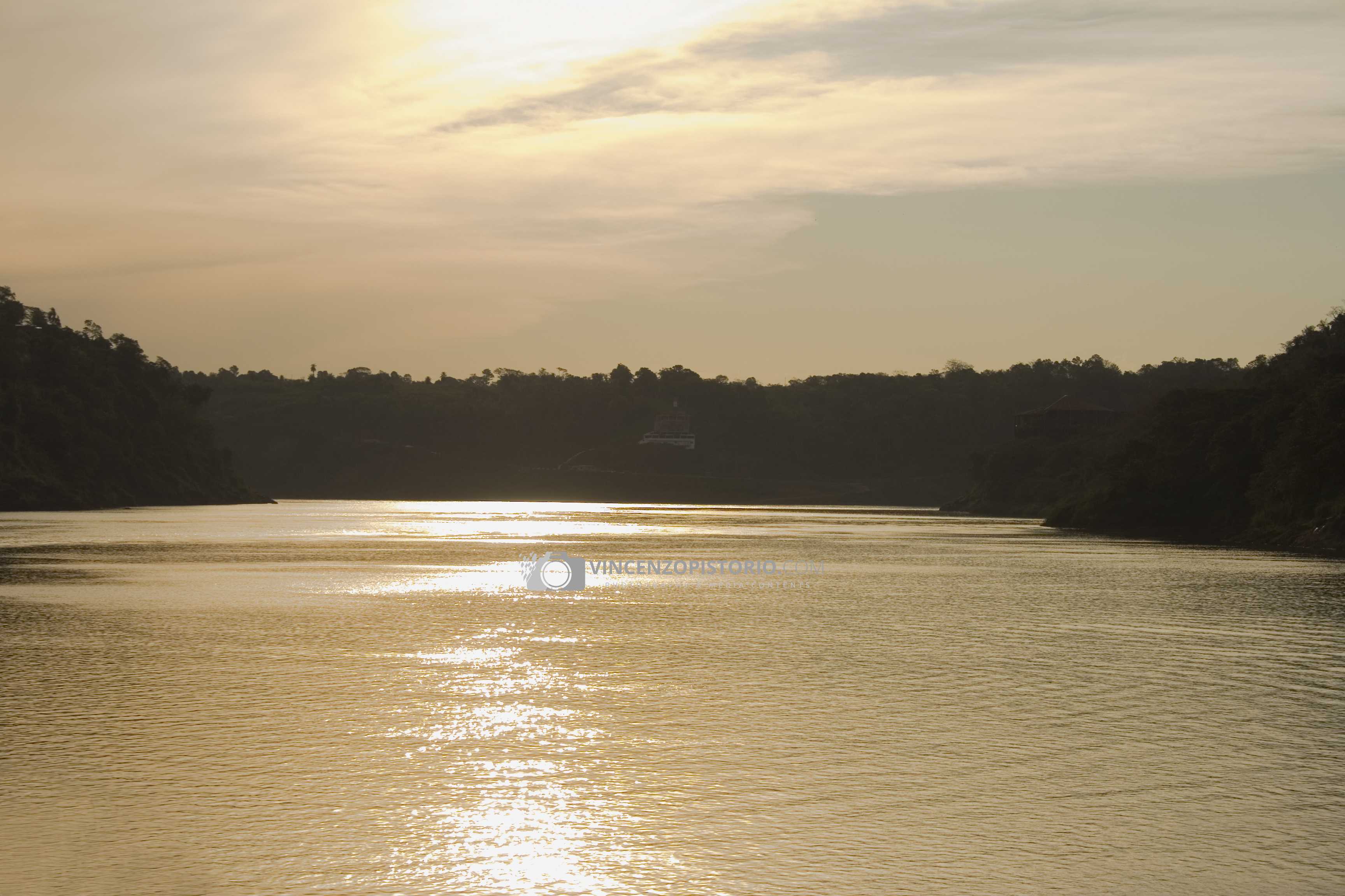 Sunset on Iguazú river